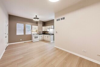 912 N Ashland Ave in Chicago, IL - Building Photo - Building Photo