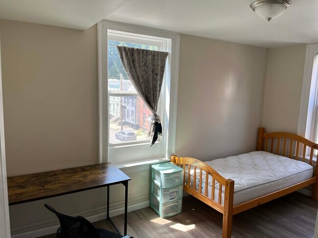 350 Congress St, Unit 350 Congress Street in Troy, NY - Building Photo - Building Photo