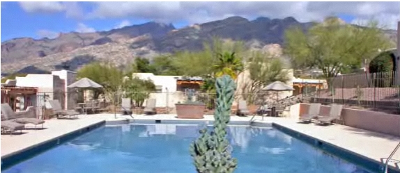 Reflections in the Catalinas in Tucson, AZ - Foto de edificio