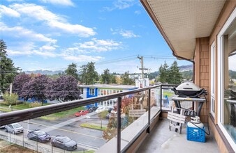 2747 Jacklin Rd in Victoria, BC - Building Photo - Building Photo