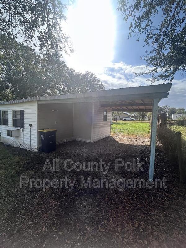 1200 Pine Ave in Frostproof, FL - Building Photo - Building Photo