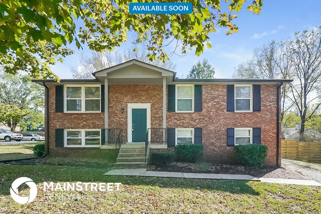 7846 Saundersville Rd in Mount Juliet, TN - Foto de edificio