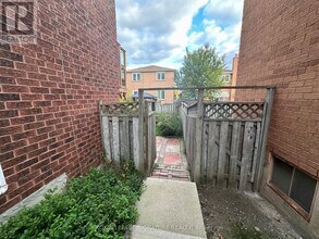 6037 Dunford Dr in Mississauga, ON - Building Photo - Building Photo