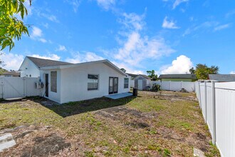 6013 W Knox St in Tampa, FL - Building Photo - Building Photo