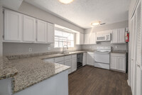 The Drake Lakefront Apartments and Townhomes in San Antonio, TX - Building Photo - Interior Photo