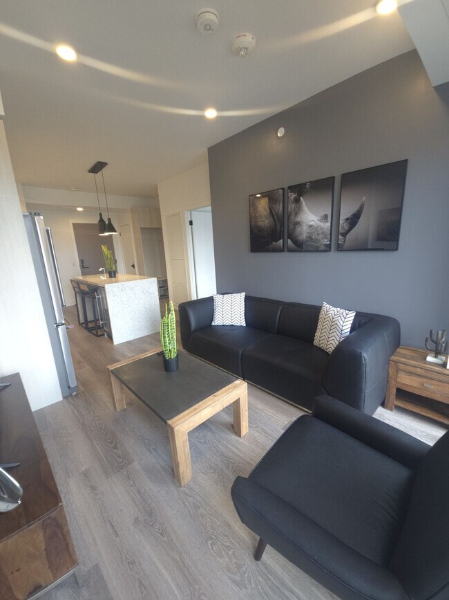 160 Mutual St in Toronto, ON - Building Photo - Building Photo