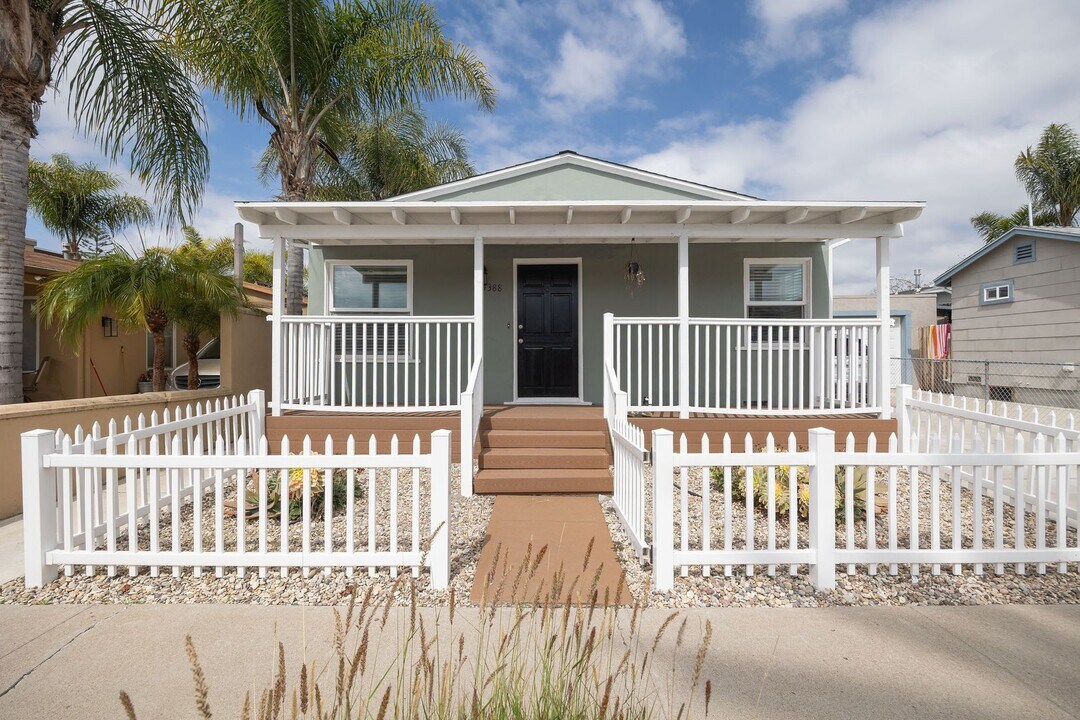 4380-88 McClintock St in San Diego, CA - Building Photo