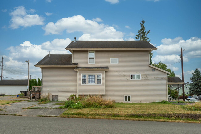 2201 Highland Ave in Everett, WA - Building Photo - Building Photo