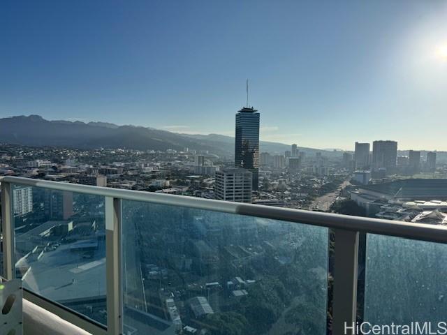 1631 Kapiolani Blvd in Honolulu, HI - Building Photo - Building Photo