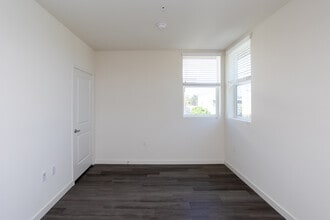 The Centennial Apartments - 10555 Bloomfield in Toluca Lake, CA - Building Photo - Building Photo