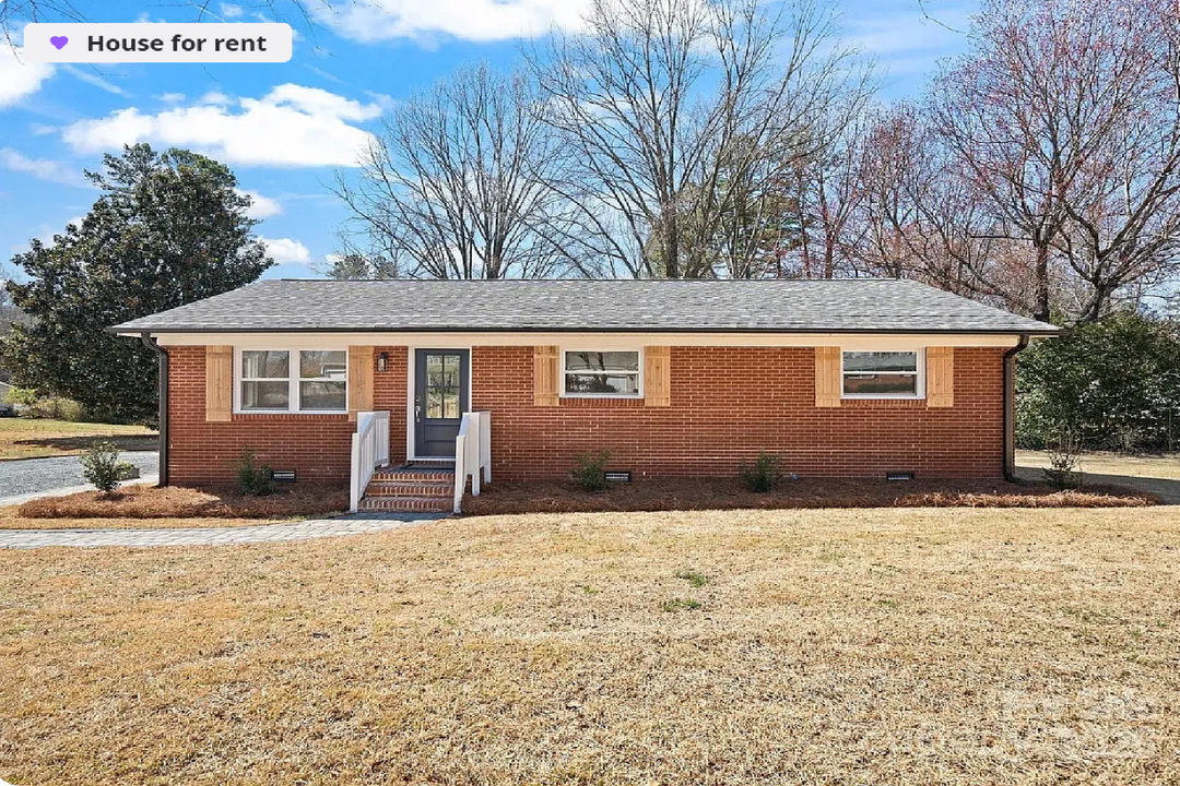 10720 Forest Dr in Matthews, NC - Foto de edificio
