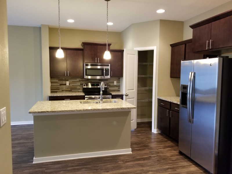 9172 Burkwood Dr in West Des Moines, IA - Building Photo