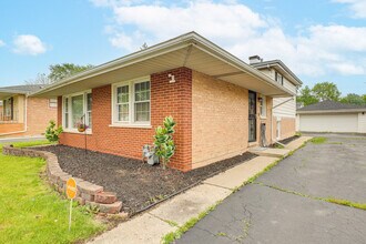 737 E 157th Pl in South Holland, IL - Building Photo - Building Photo