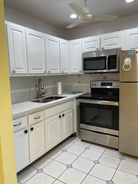 2960 Lake Osborne Dr in Lake Worth Beach, FL - Building Photo - Building Photo