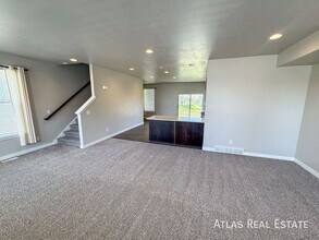 2530 W Knights Ln in Layton, UT - Building Photo - Building Photo