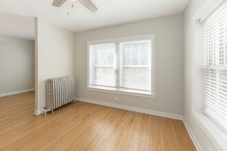 2010 W Foster Ave, Unit 2010-1A in Chicago, IL - Building Photo - Building Photo