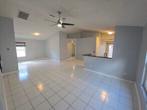 3414 Palm Beach Dr in Valrico, FL - Building Photo - Building Photo