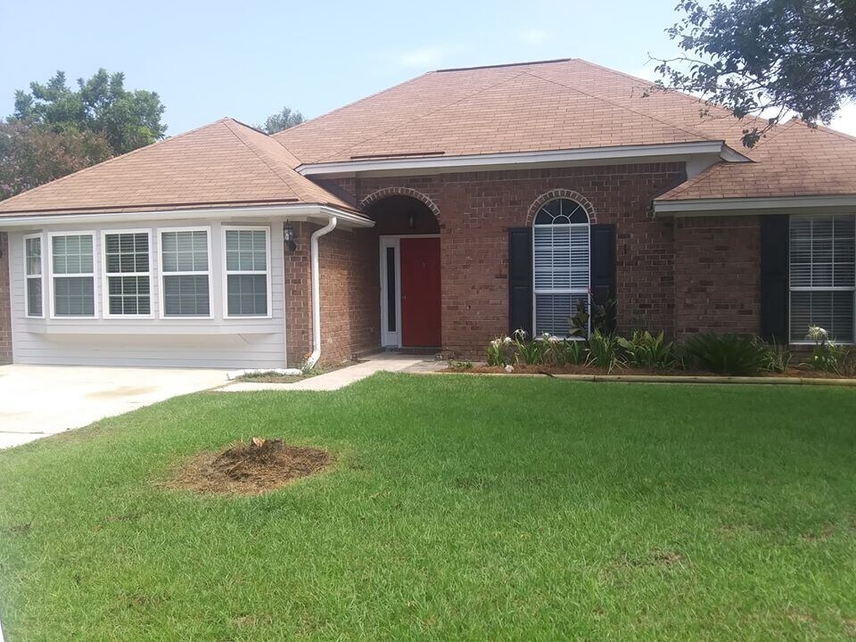 10 Chamois Ct in Pooler, GA - Building Photo