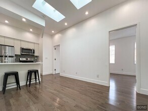 202 Greenpoint Ave in Brooklyn, NY - Building Photo - Building Photo