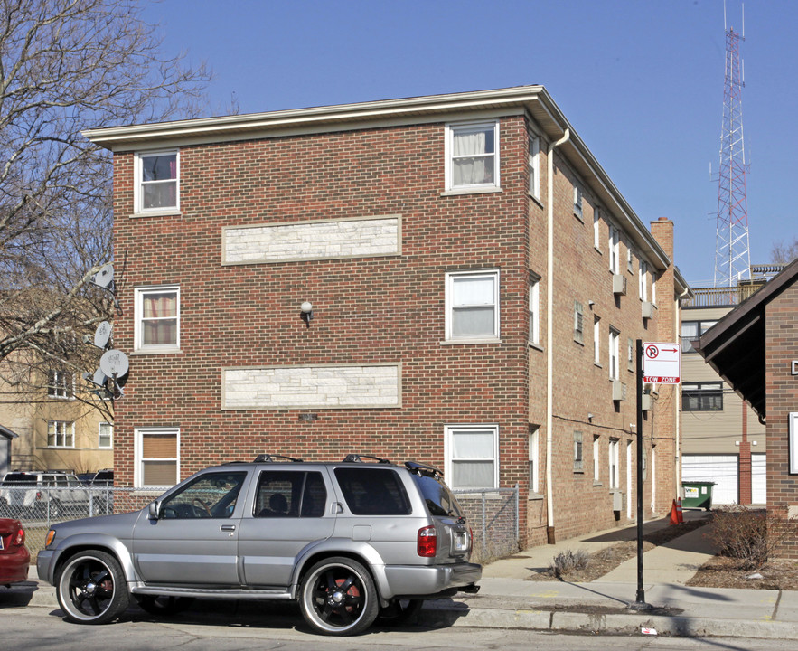 1634 W Devon Ave in Chicago, IL - Foto de edificio