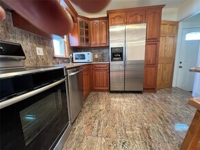 99 East St in New Hyde Park, NY - Building Photo - Building Photo