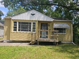 1830 S Kneer Ave in Peoria, IL - Building Photo