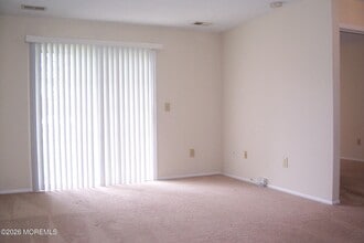 107 Des Moines Ct in Tinton Falls, NJ - Building Photo - Building Photo