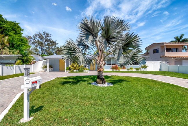 918 NE 24th Ave in Pompano Beach, FL - Foto de edificio - Building Photo