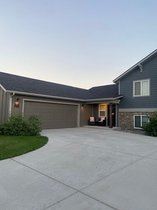 1413 Powers Blvd in Belgrade, MT - Building Photo
