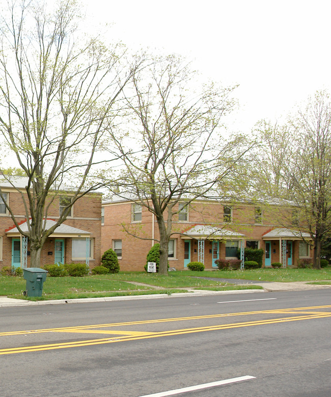 4153-4159 Indianola Ave in Columbus, OH - Building Photo - Building Photo