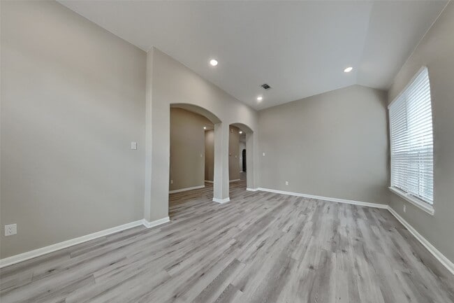 2014 Ridgeway Park Dr