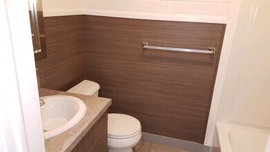 315 Oak St, Unit #1 in Windsor, CO - Building Photo - Building Photo