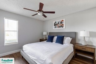 1919 W Tarrant Rd, Unit 405 in Grand Prairie, TX - Building Photo