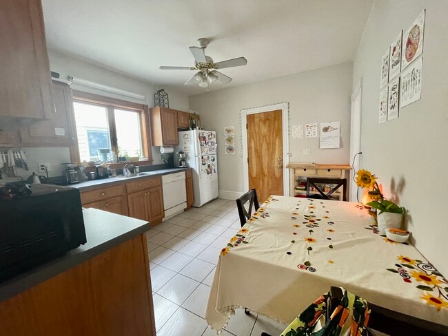 81 Newbury St, Unit 3 in Somerville, MA - Building Photo - Building Photo