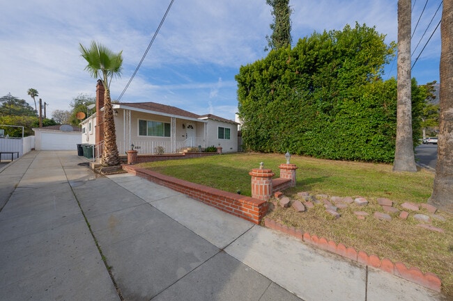 property at 1027 E Elmwood Ave