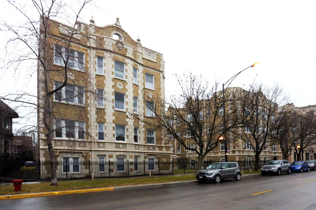 Prince Edward Manor in Chicago, IL - Building Photo