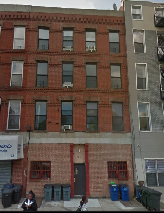 96 Malcolm X Blvd in Brooklyn, NY - Foto de edificio