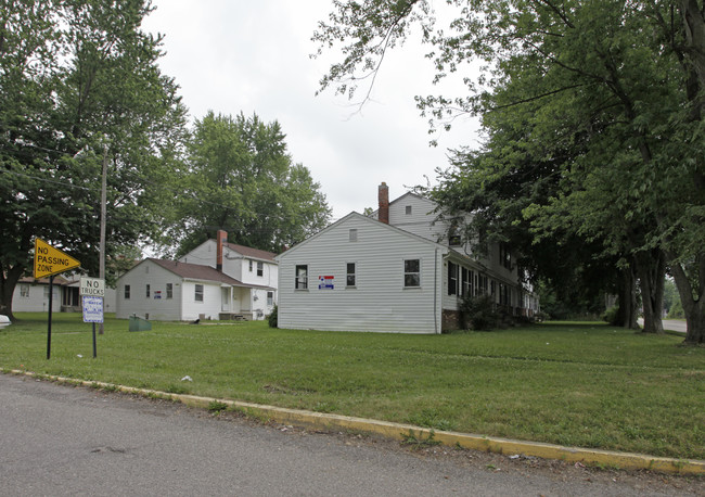 9132 N Main St in Windham, OH - Building Photo - Building Photo