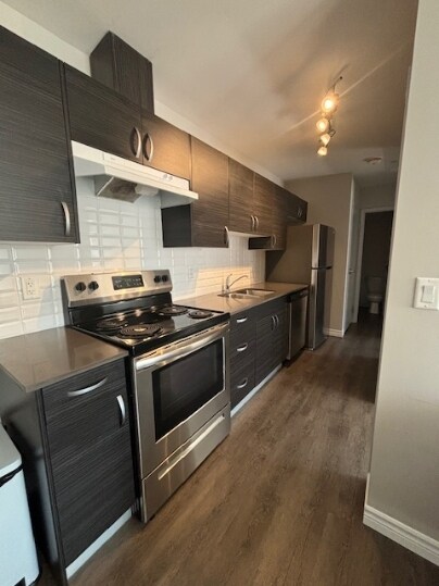 269 Sunview St in Waterloo, ON - Building Photo