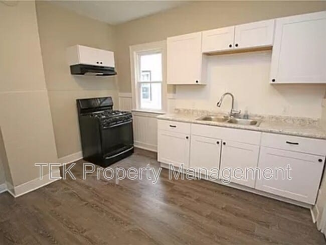 property at 128 Roslyn St