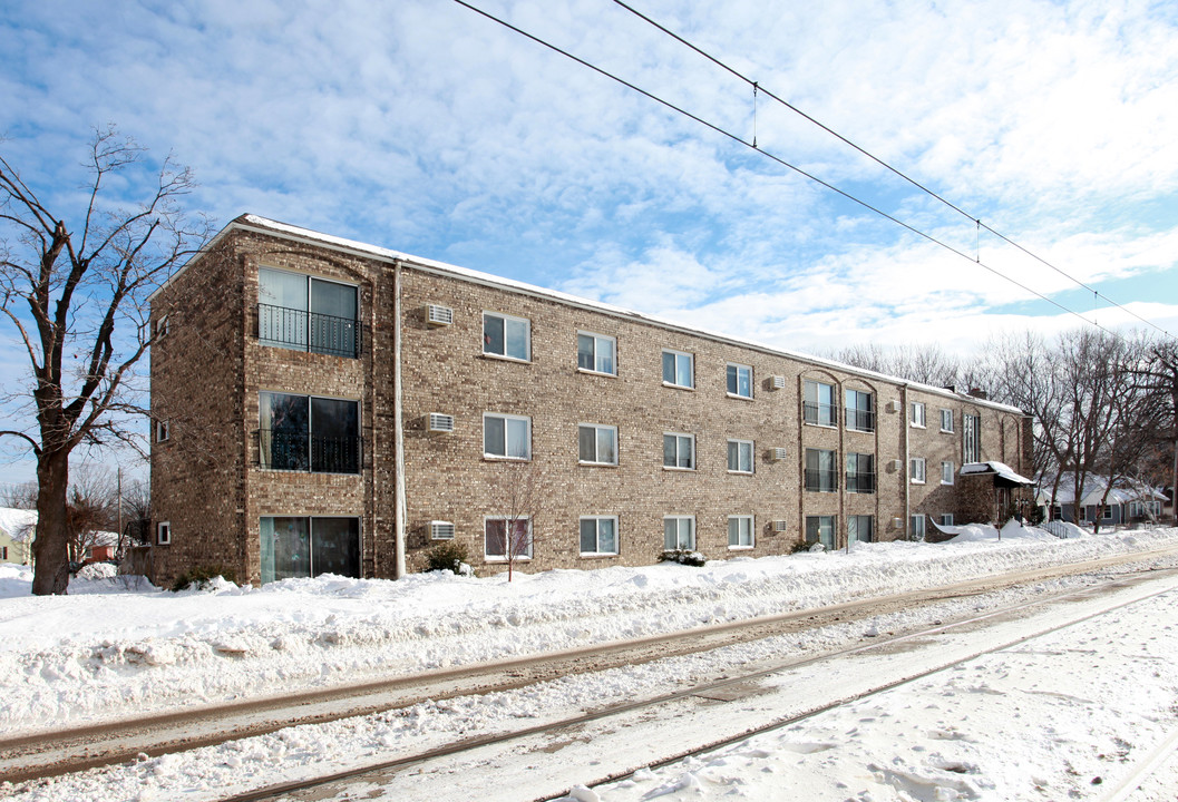 Minnehaha Manor Apartments in Minneapolis, MN - Building Photo