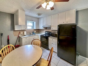 5833 Sun Glo Ave, Unit Quadplex in Port Richey, FL - Foto de edificio - Building Photo