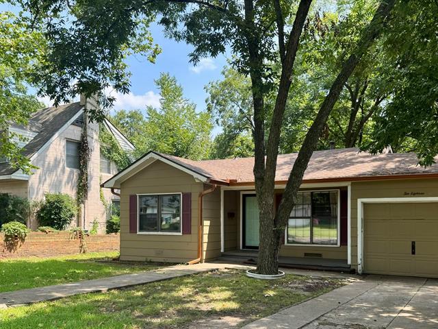 property at 1018 W Brockett St