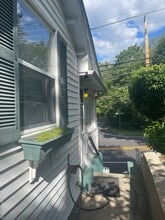 35 Youngs Hill Rd in Halesite, NY - Building Photo - Building Photo