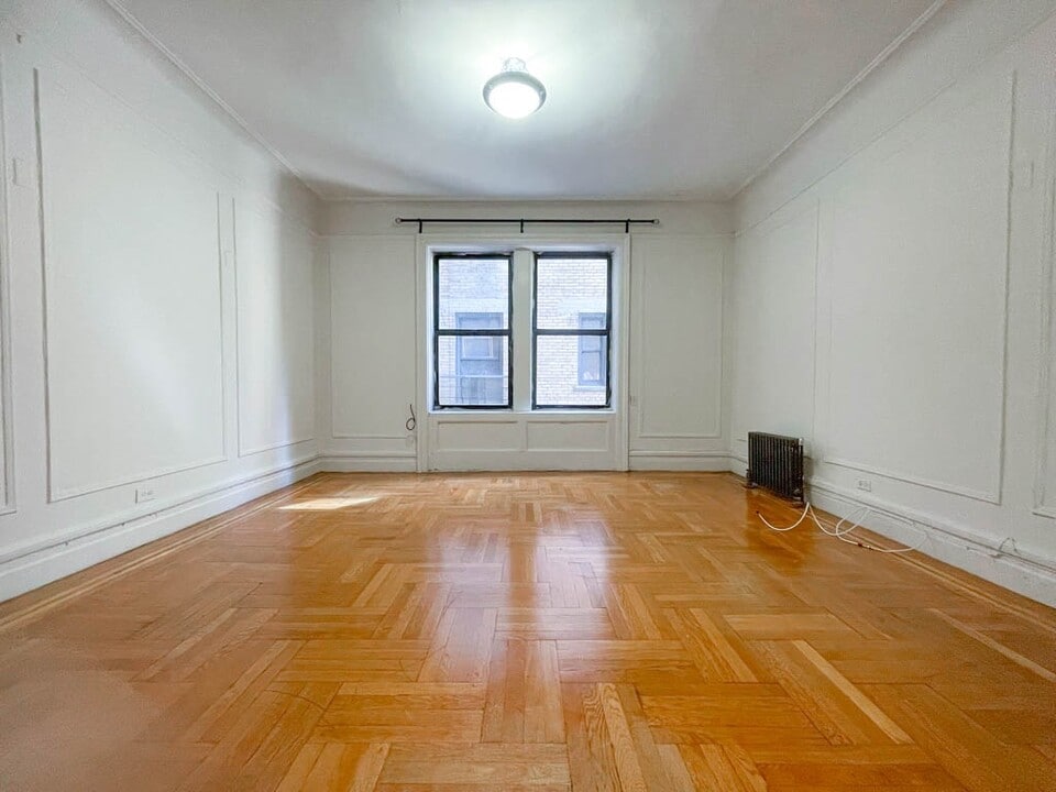 664 W 163rd St in New York, NY - Building Photo