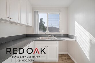 1327 Laurel Ave in West Hollywood, CA - Building Photo - Building Photo