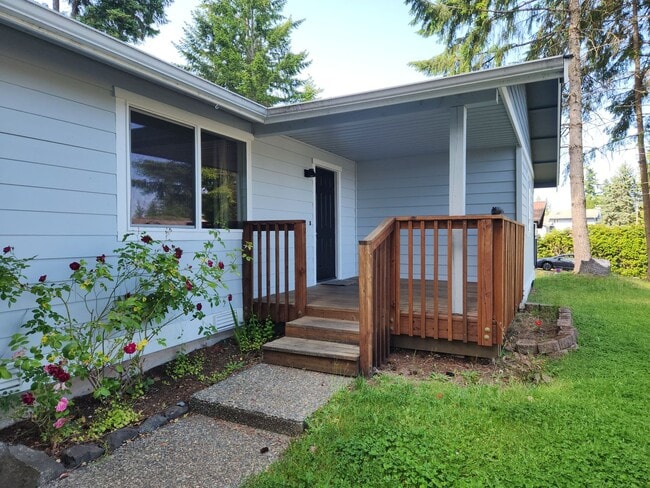 3370 Westminster Dr SE