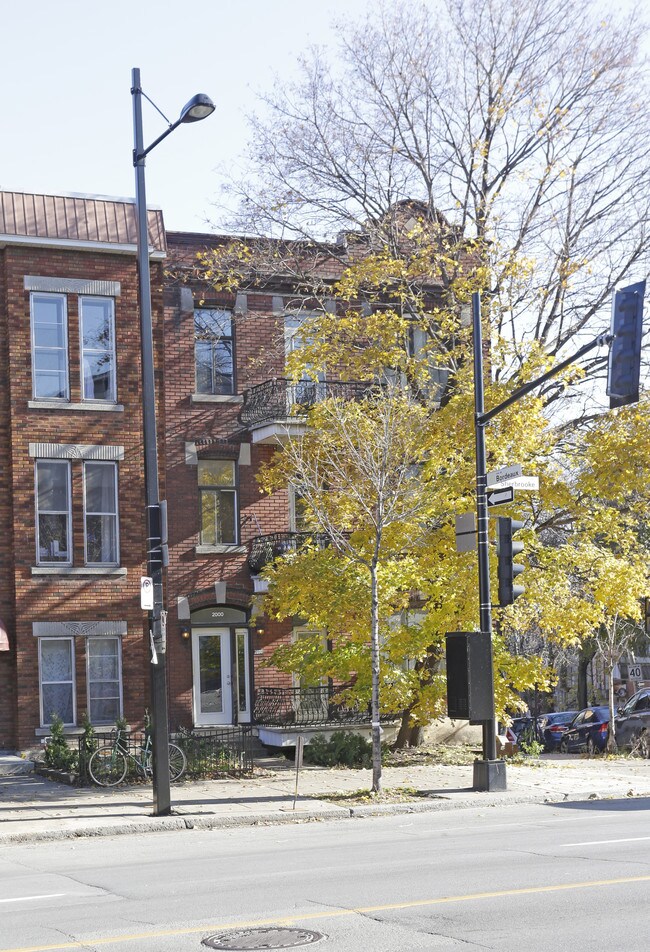 2000 Sherbrooke Rue E in Montréal, QC - Building Photo - Building Photo