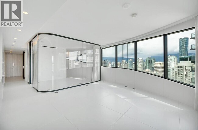 1033 Nelson St. in Vancouver, BC - Building Photo - Building Photo