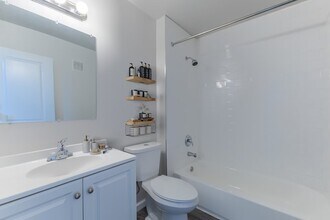 101 E Gibbsboro Rd in Clementon, NJ - Foto de edificio - Building Photo